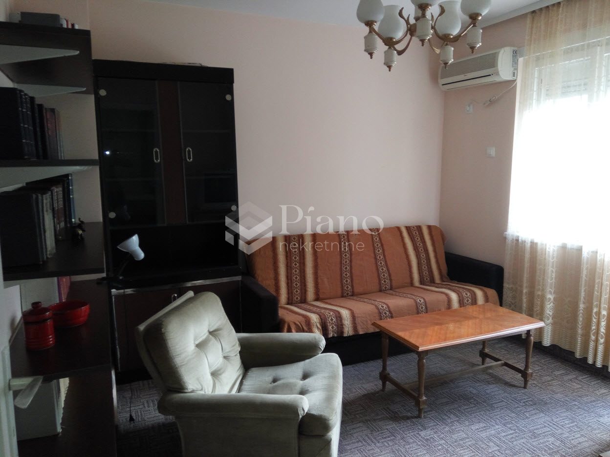 Manji jednosoban namješten stan Preko Morače